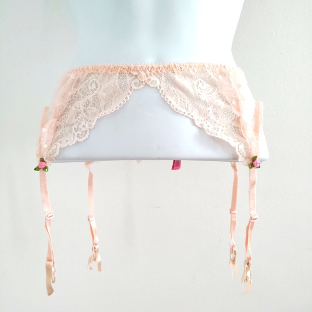 Vintage Betsey Johnson Powder Pink Lace Roses Y2K Garter Belt